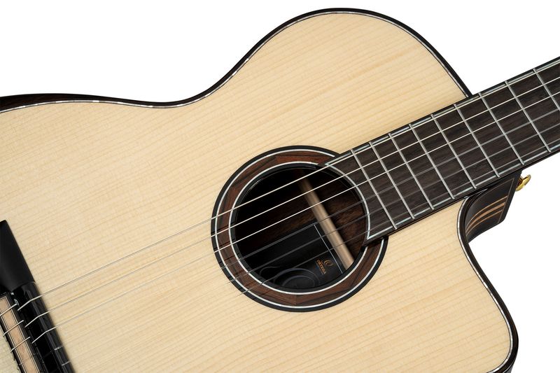 Ortega GRANDSUITE-CE Klassisk gitar 4/4 Size, med mik