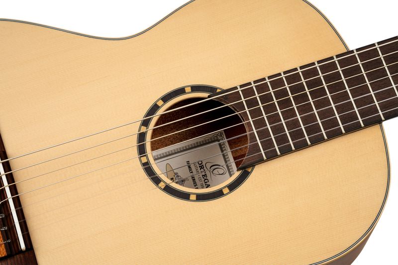 Ortega R133-7 Klassisk gitar 4/4 Size, 7 strängad