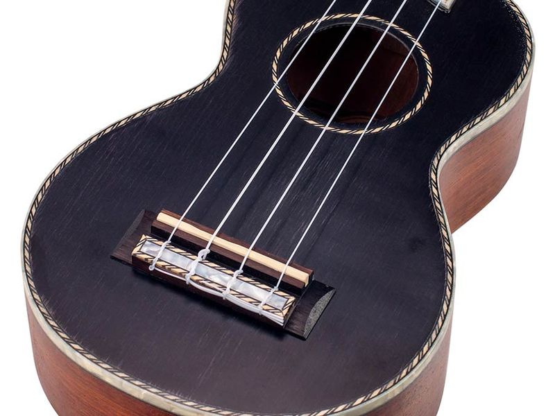 Mahalo Pearl Series, solid top soprano ukulele, black, with bag