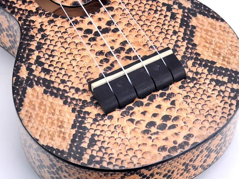 Mahalo Art Series, soprano ukulele PYTHON, with bag