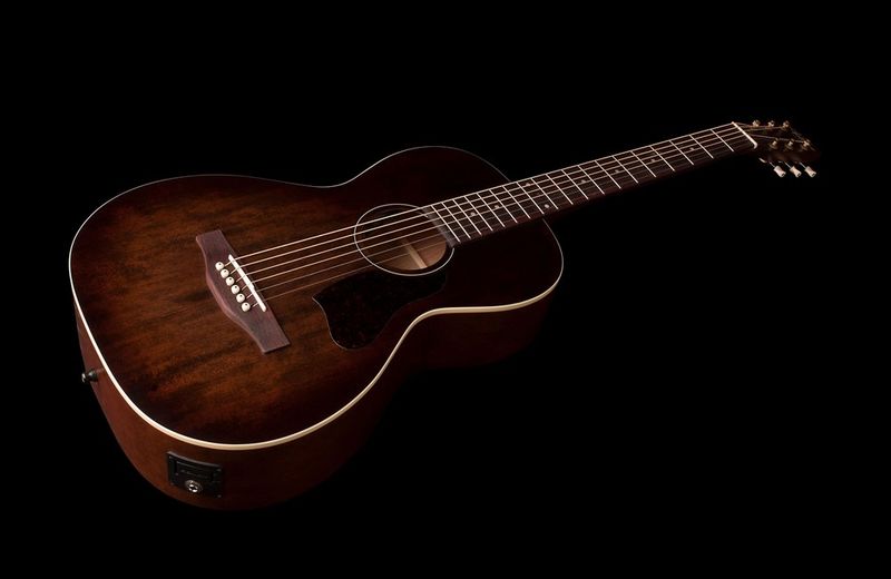 Art & Lutherie Roadhouse Bourbon Burst A/E