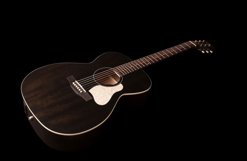 Art & Lutherie Legacy Faded Black