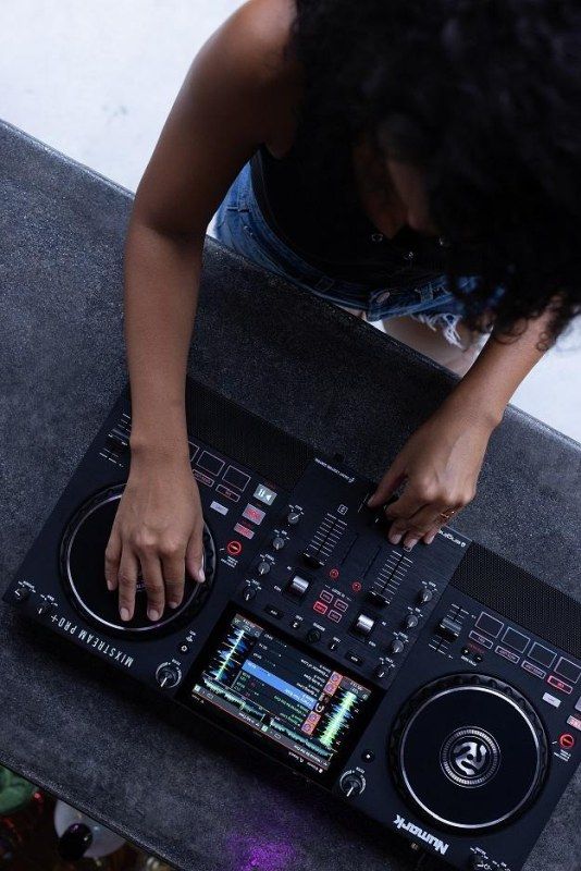 Numark Mixstream Pro+
